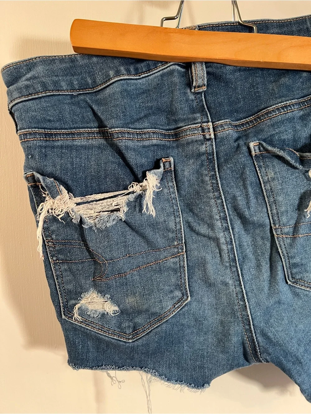 American Eagle Women’s Size 10 Hi Rise Cut Off Jean Shorts Denim Medium Wash‎